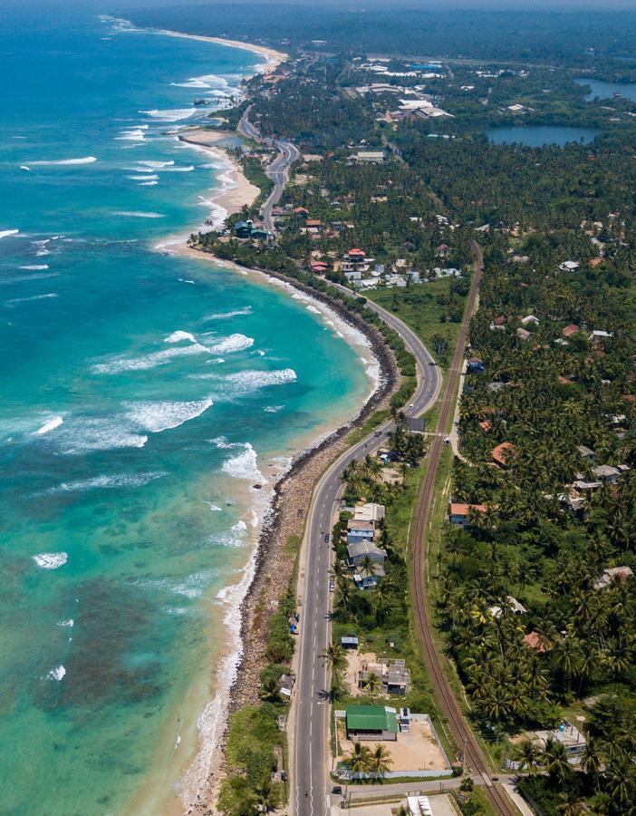 Beach Front Ahangama Luaran gambar